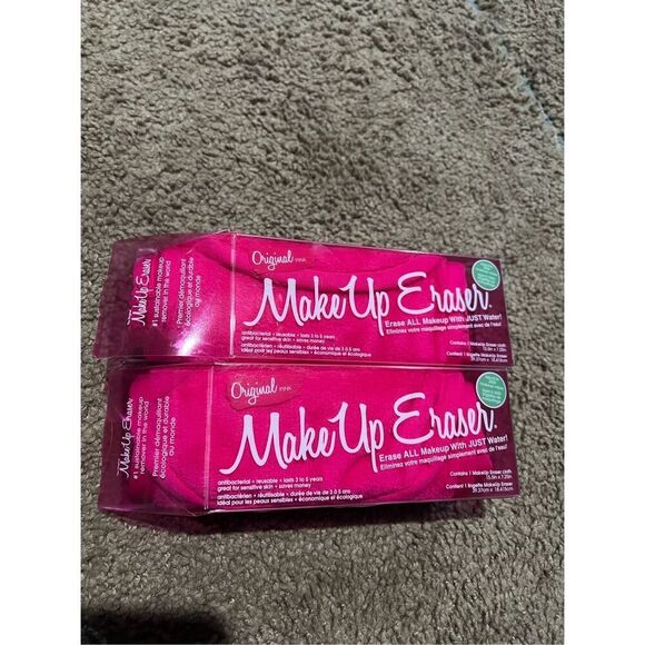 The Original MakeUp Eraser Effortlessly Remove All Makeup - Picture 1 of 9